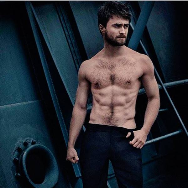 Foto do ator de Harry Potter, Daniel Radcliffe sem camisa