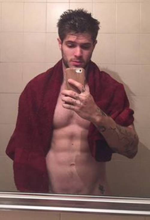 Famosos nus - Federico Devito pelado na frente do espelho