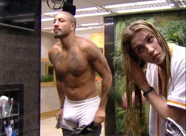 De olho no volume da cueca de Fernando Medeiros no Big Brother Brasil 15