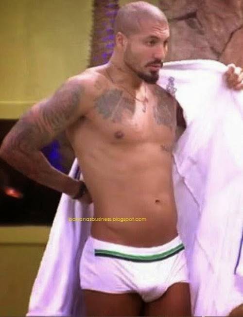 Fernando Medeiros com o pênis marcando na cueca branca - famosos nus
