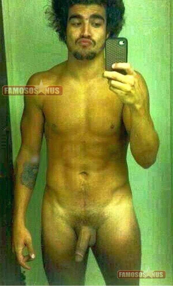 Famosos nus - Ator Caio Castro pelado de pau duro foto em alta qualidade