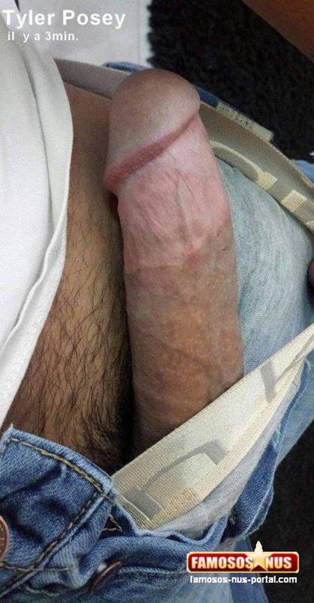 Ator Tyler Posey mostrando a rola dura em foto que vazou na net - Famosos nus