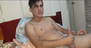 Youtuber brasileiro se masturbando