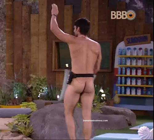 Lucas Fernandes mostrando a bunda no Big Brother Brasil 18