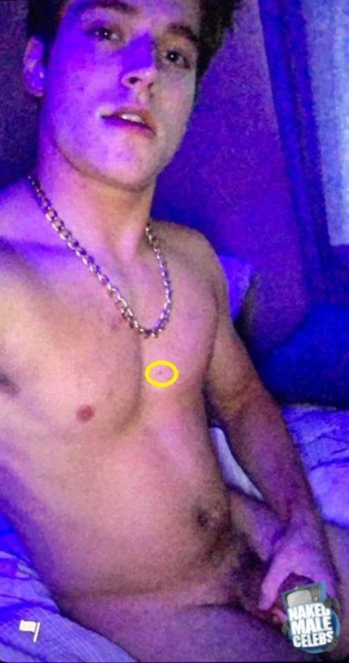 Nudes do ator Froy Gutierrez da série Teen Wolf pelado mostrando o pênis duro