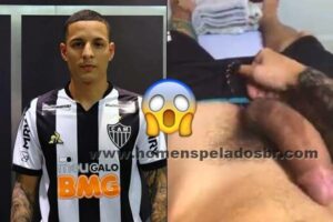 Jogador do Atlético Mineiro, Guilherme Arana batendo punheta