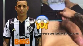 Jogador do Atlético Mineiro, Guilherme Arana batendo punheta