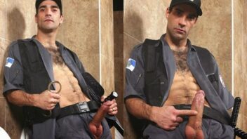 Fotos de policial peludo, dotado e gato mostando a rola