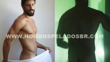 Vídeo do ator Cauã Reymond pelado e em cena de sexo