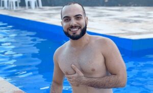 Ex-BBB Mahmoud pelado exibindo a rola