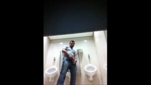 Amador nacional pegaçaõ no banheiro gay