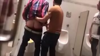 Banheiro faculdade rio alunos pegos gays