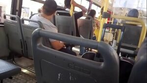 Boquete gay amador no ônibus