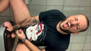 Brasileiros dotados gozando no cu do gay