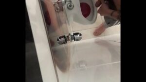 Camera escondida gay banheiro