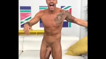 Chris hemsworth fake gay naked