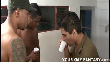 Comendo o amigo bebado xvideo sexo gay