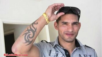 Cubano dotadão estorando cu de gay