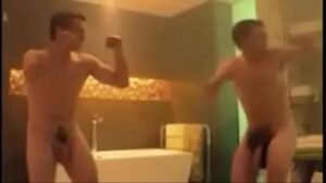Dancarinos pelados video porno gay