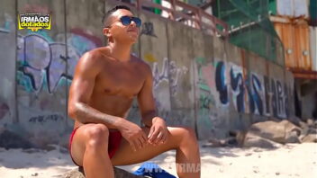 Flagras de carnaval de gays brasileiros