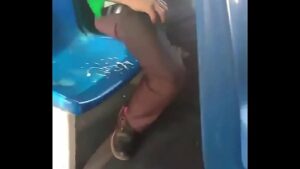 Garoto gay de pau duro no ônibus em curitiba