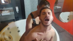 Gay comendo o cu de bebado amador