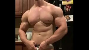 Gay flex muscle streamer