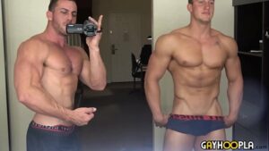 Gay muscular exibi