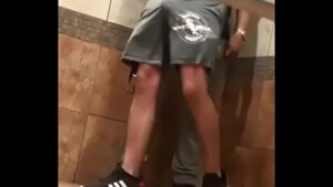 Gays videos no banheiro