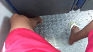 Gordo gay chupando no ônibus de volta redonda parao rio