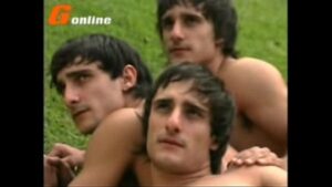 Irmãos gêmeos brasileiros gay põe na roda
