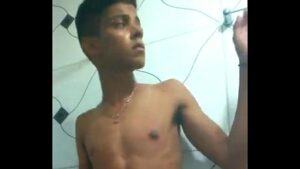 Maduros gay de cueca exibindo pau gostoso na punheta