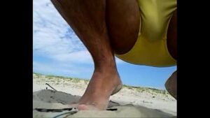 Marca de sunga gay na praia cafuçu