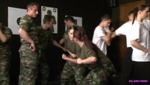 Marinheiros comeum recruta video gay