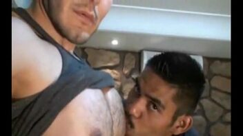 Moreno gay sendo mamado