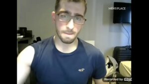 Nerd anonimo se mostrando na web gay cam shows