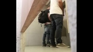 Pegação gay amador no banheirão brasil
