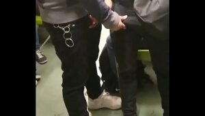 Pelados masturbação no metro porno