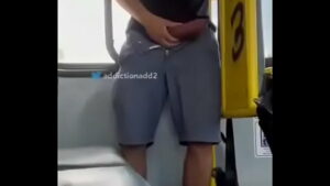 Porno gay hardcore no ônibus rabudo