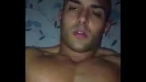 Porno gay novinho fodido por um musculoso ate desmaiar