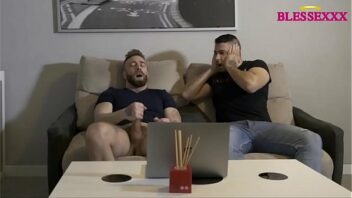 Porno gay sarrando amigo com tesão de samba canção azul