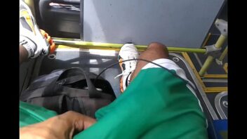 Sexo gay mamando no ônibus