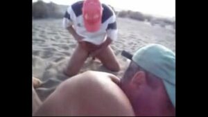 Sexo gay sauva vidas praia
