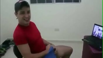 Sexo gay yudi tamashiro batendo uma punheta