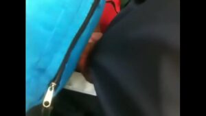 Tocando punheta no metro gay