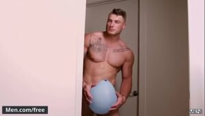 Tomando banho com o primo gay porno