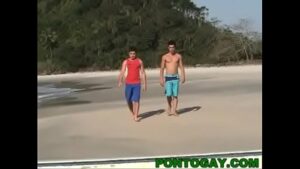 Tres brasileiros na praia porno gay