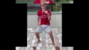 Velhinho gay dançando forro