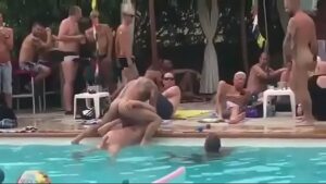 Video de gay fazendo sexo em licais publicos