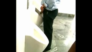Video gay banheiro coroa